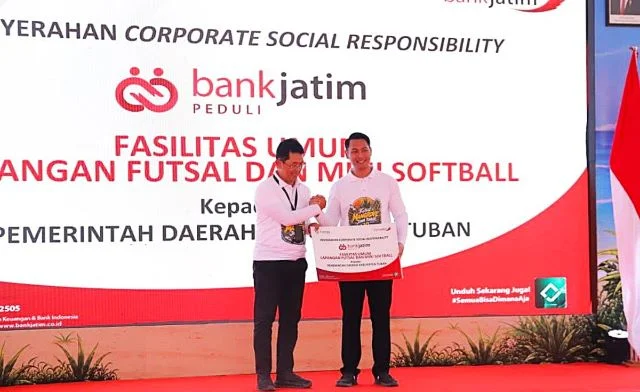 Fasilitasi Olahraga Pemuda Tuban, Bank Jatim Salurkan CSR Lapangan Futsal dan Mini Softball